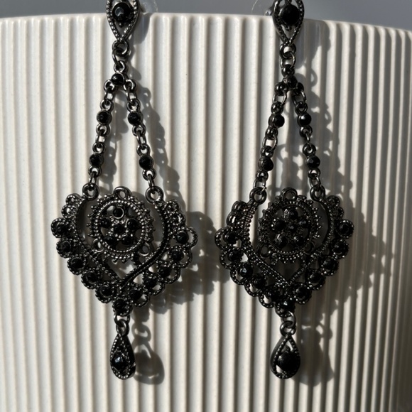 Black stone & metal dangle earrings, for pierced ears. - Picture 2 of 6